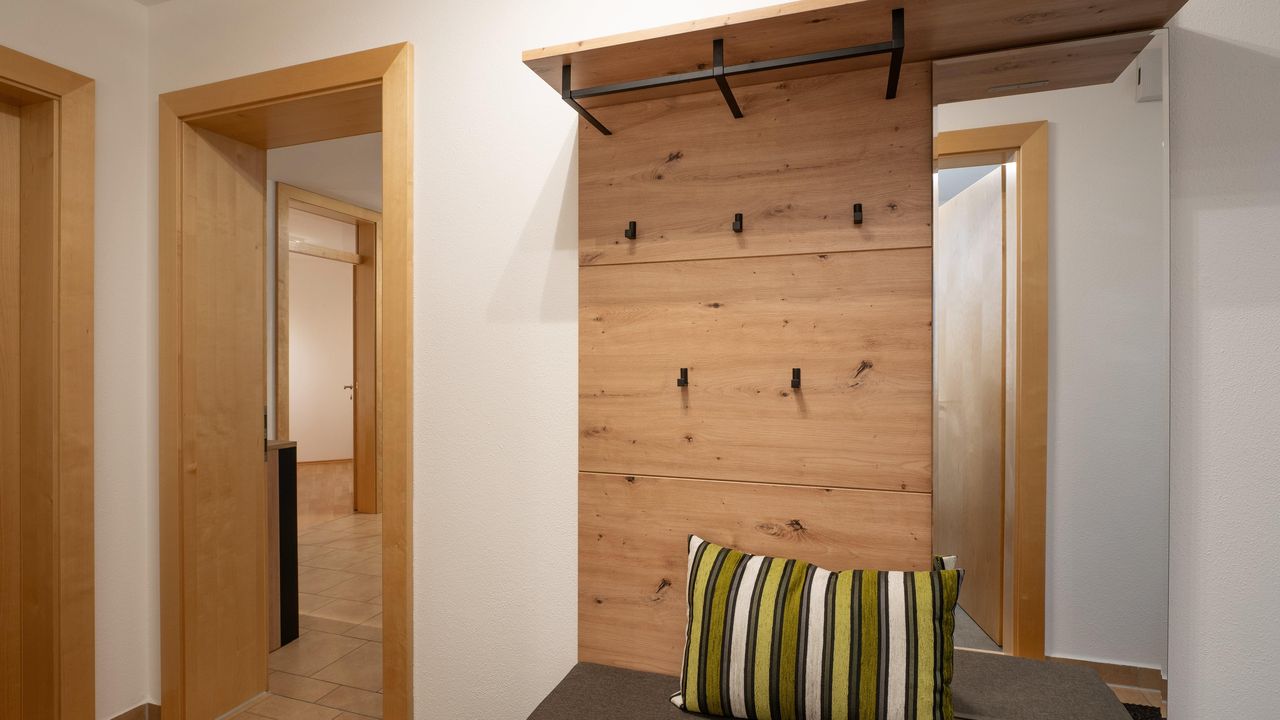 Appartement_Irmi_Unterhauning_58d_Soell_Garderobe- Appartement_Irmi_Unterhauning_58d_Soell_Garderobe-